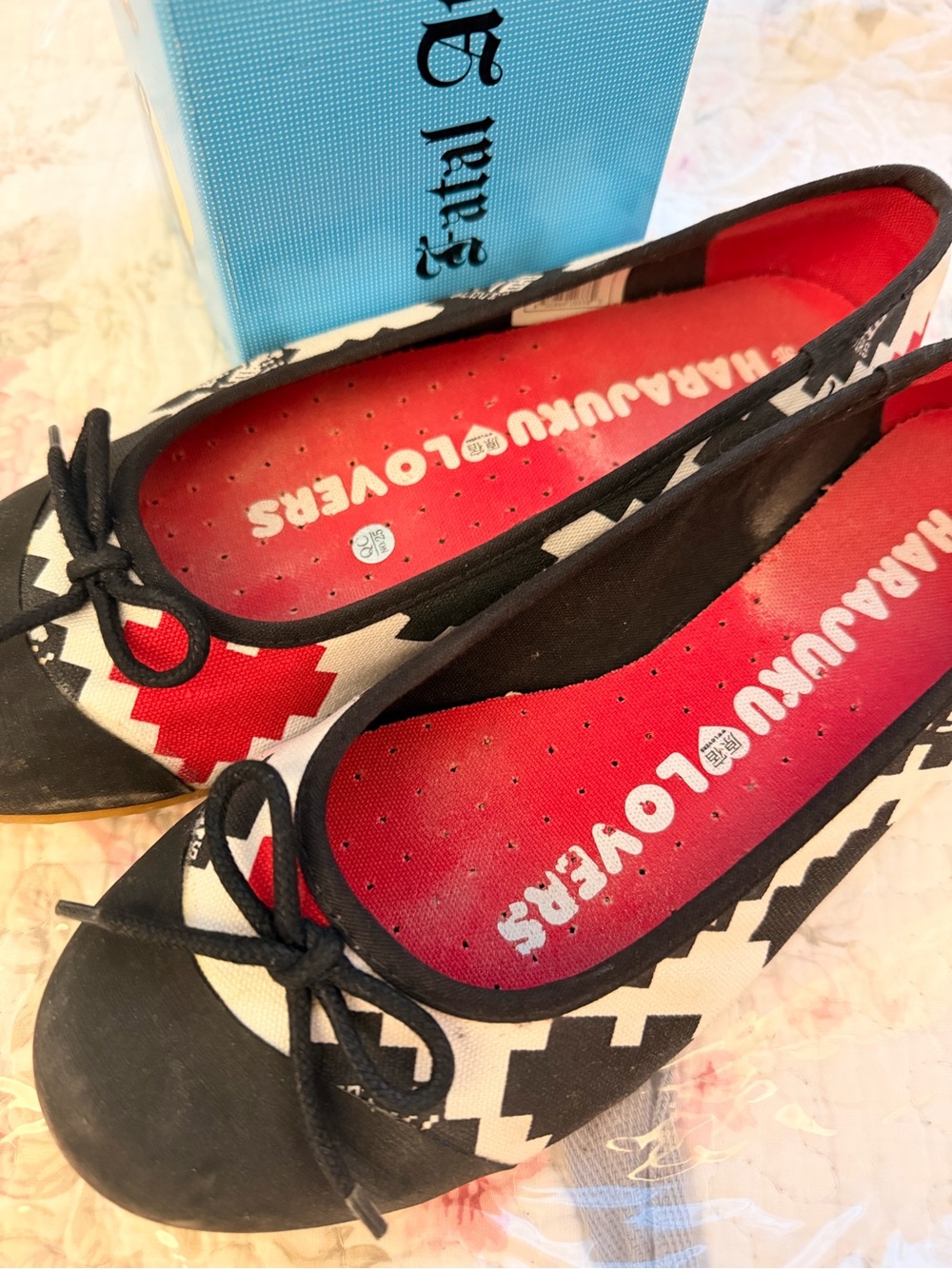 Harajuku Lovers Black & White Heart Accent Ballet Flats - Picture 4 of 4